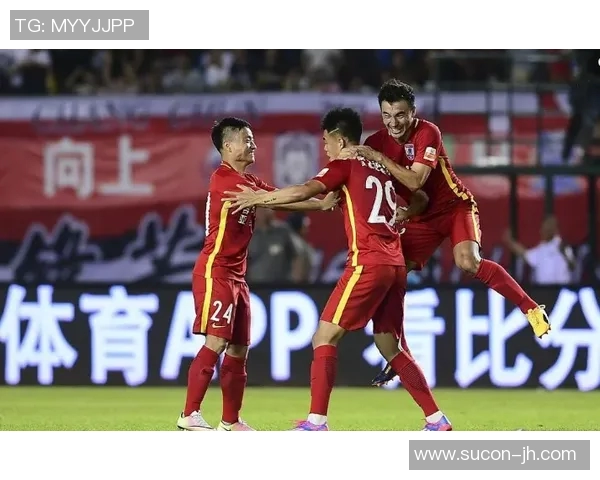 上港与恒大对决裁判表现引发争议球迷热议判罚尺度与公平性