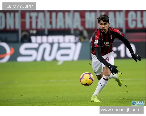 帕奎塔闪耀绿茵场展现足球才华助力球队追逐胜利梦想